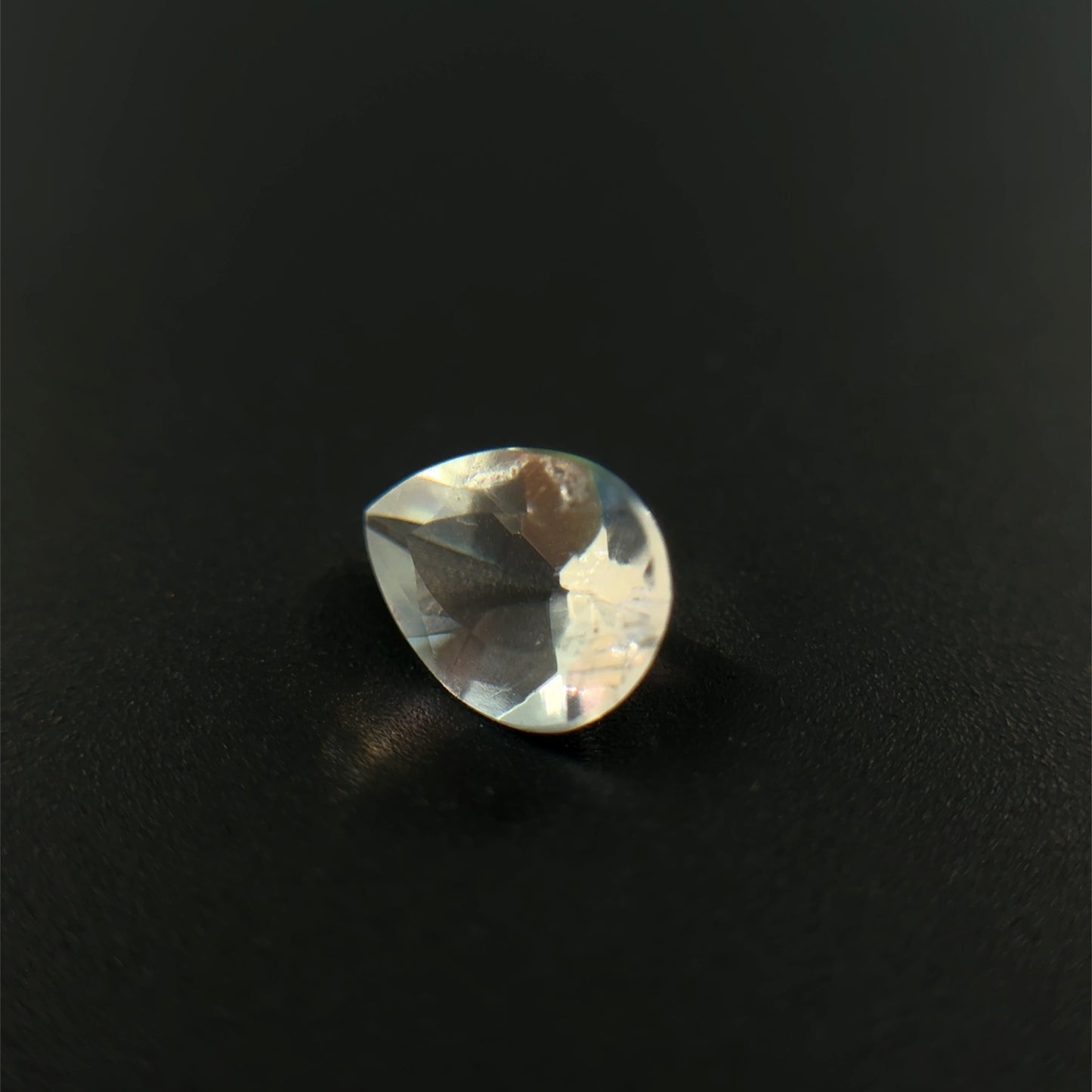 Rainbow Moonstone, Weiß, Tropfen, 0,64 ct