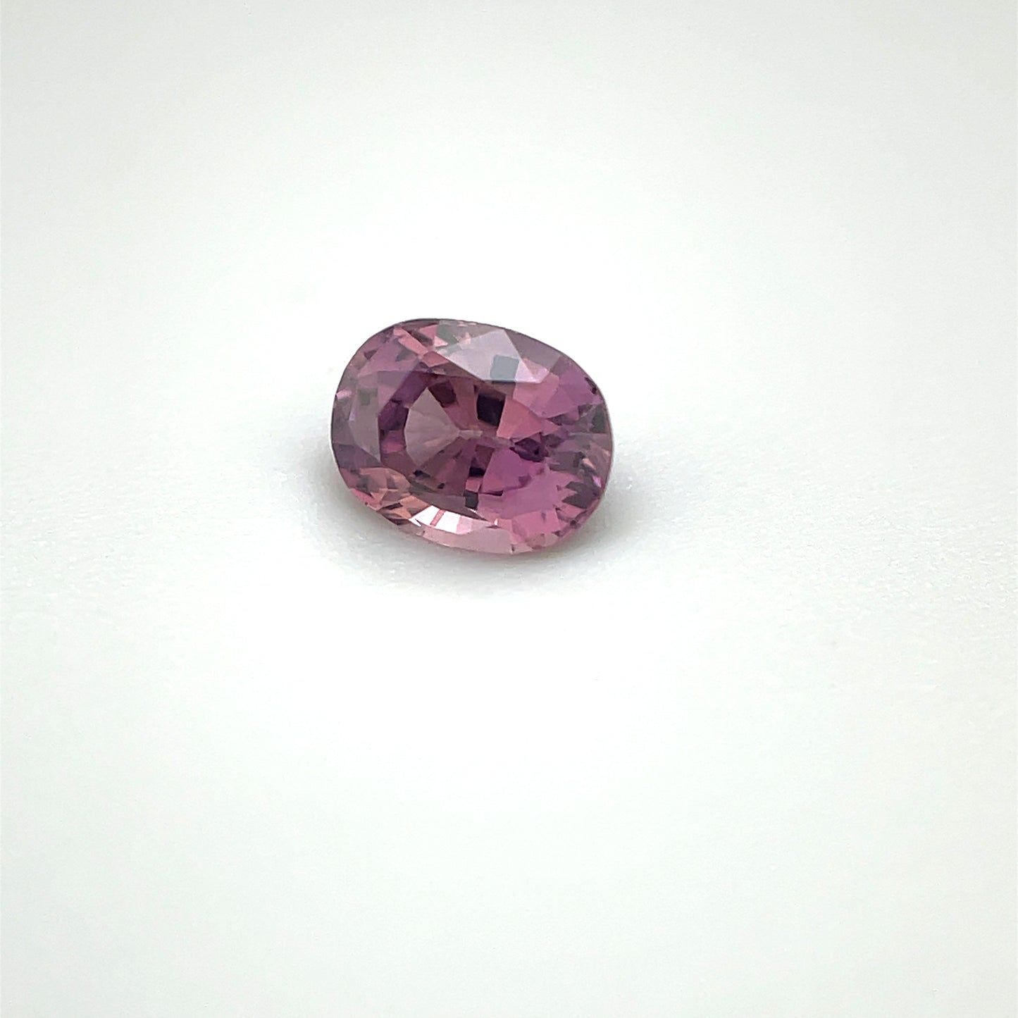 Saphir, Violett, Oval, 0,55 ct., 5,3x4,1x3,0