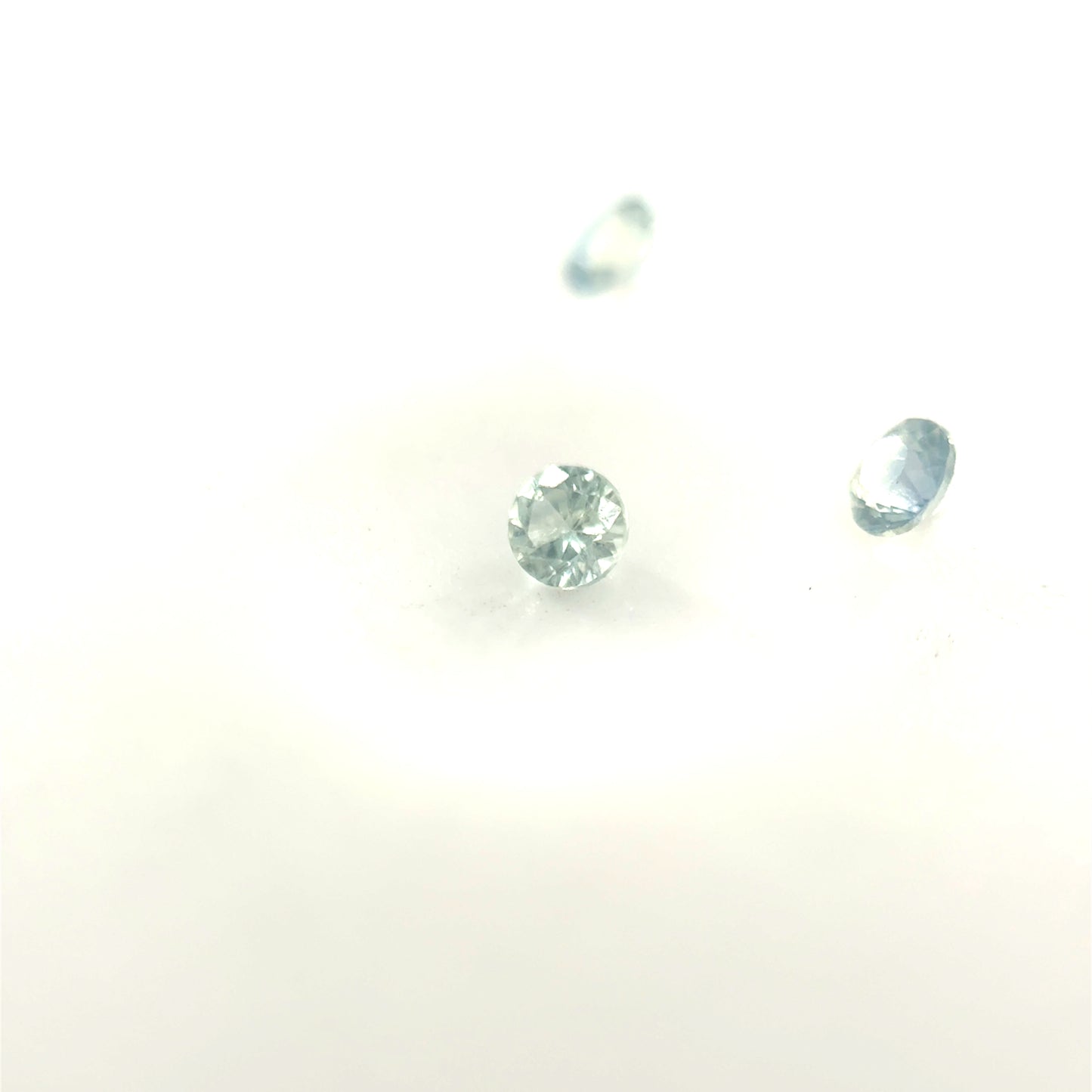 Saphir, Hellpetrol, Rund, 0,04 ct, 2,0 mm
