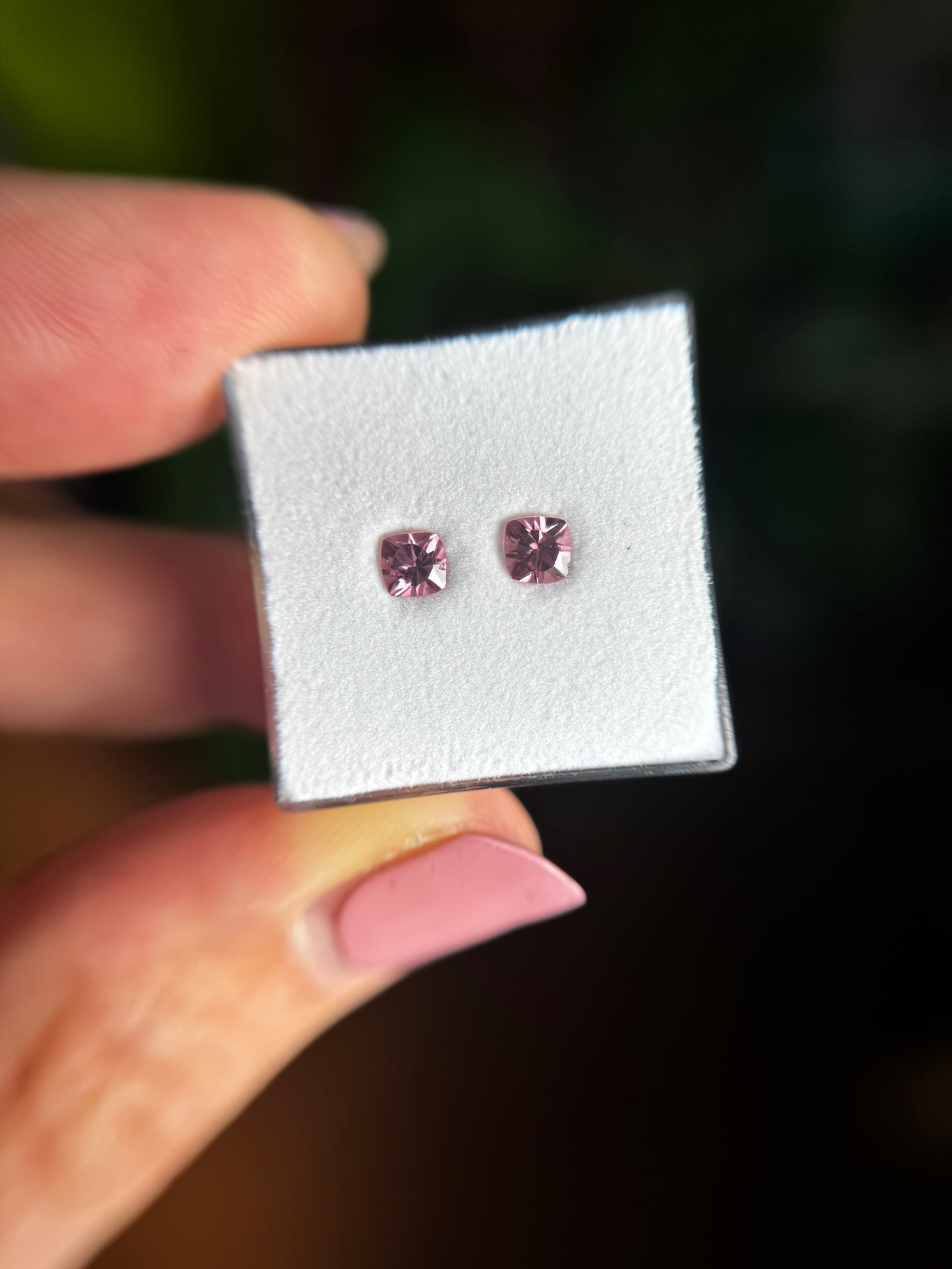 Malaya Granat, Rosa, Kissen, gesamt 0,64 ct, 3,9 mm