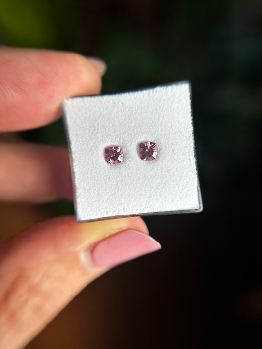 Malaya Granat, Rosa, Kissen, gesamt 0,64 ct, 3,9 mm