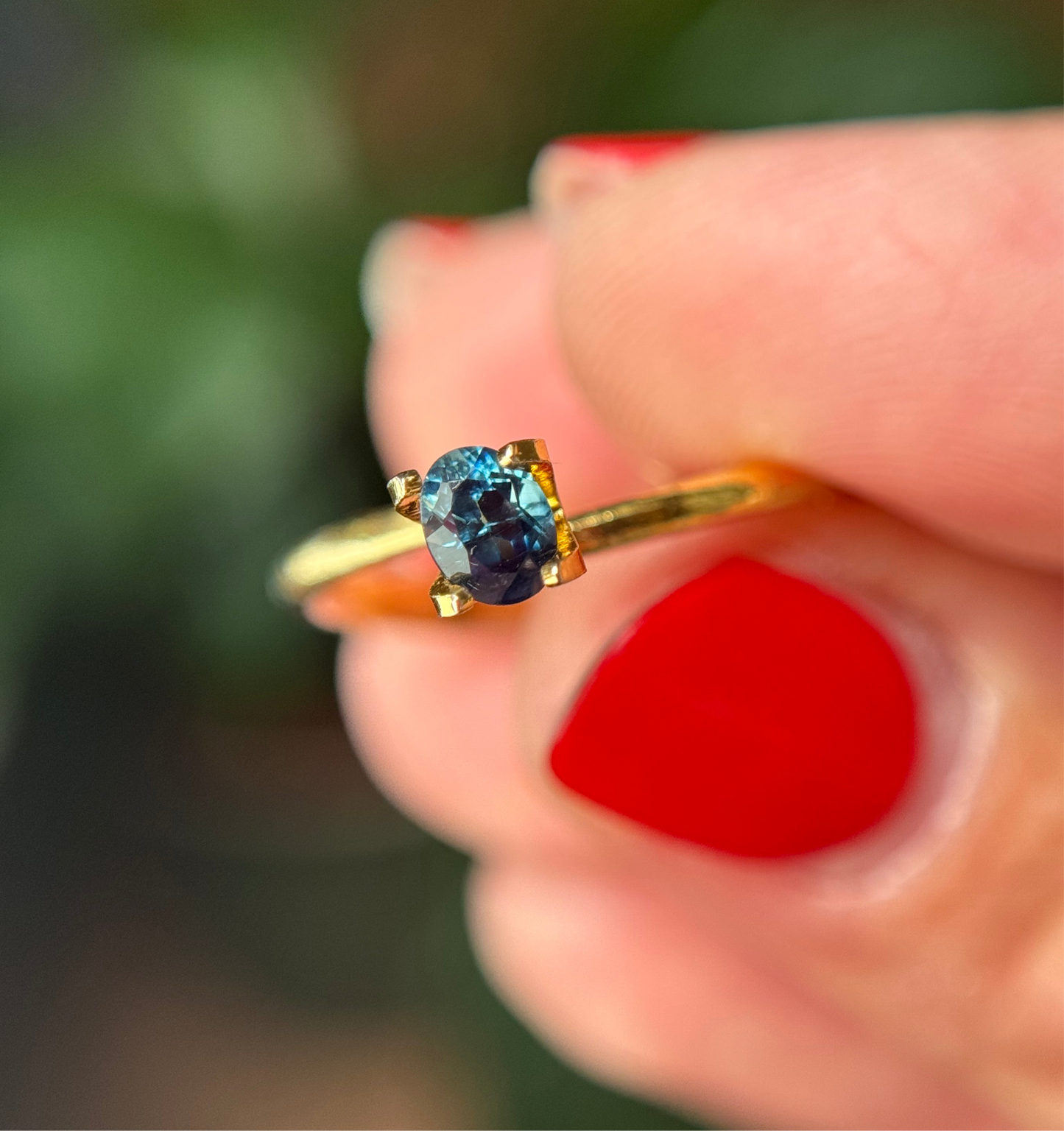 Saphir, Bicolor, Oval, 0,39 ct., 5,1x3,5 mm