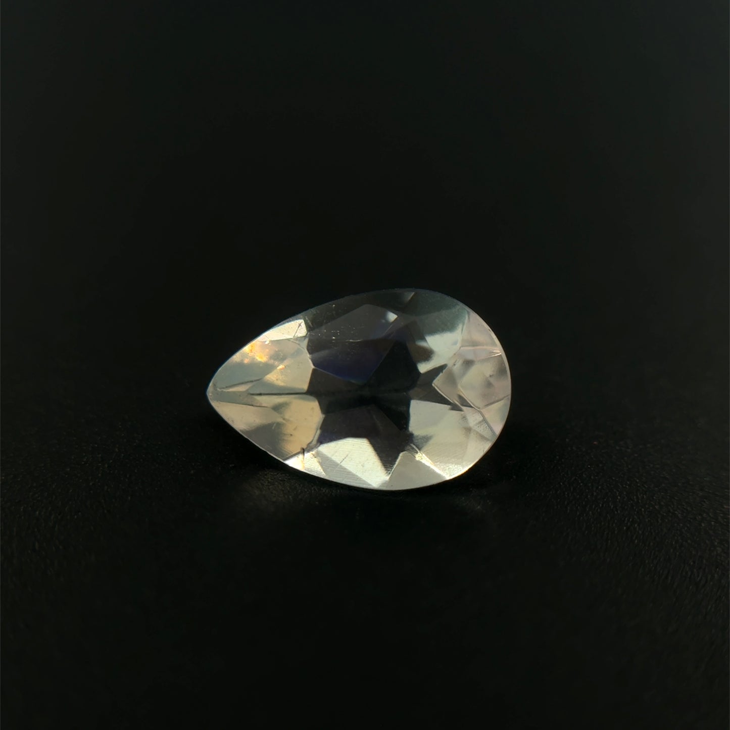 Rainbow Moonstone, Weiß, Tropfen, 1,07 ct