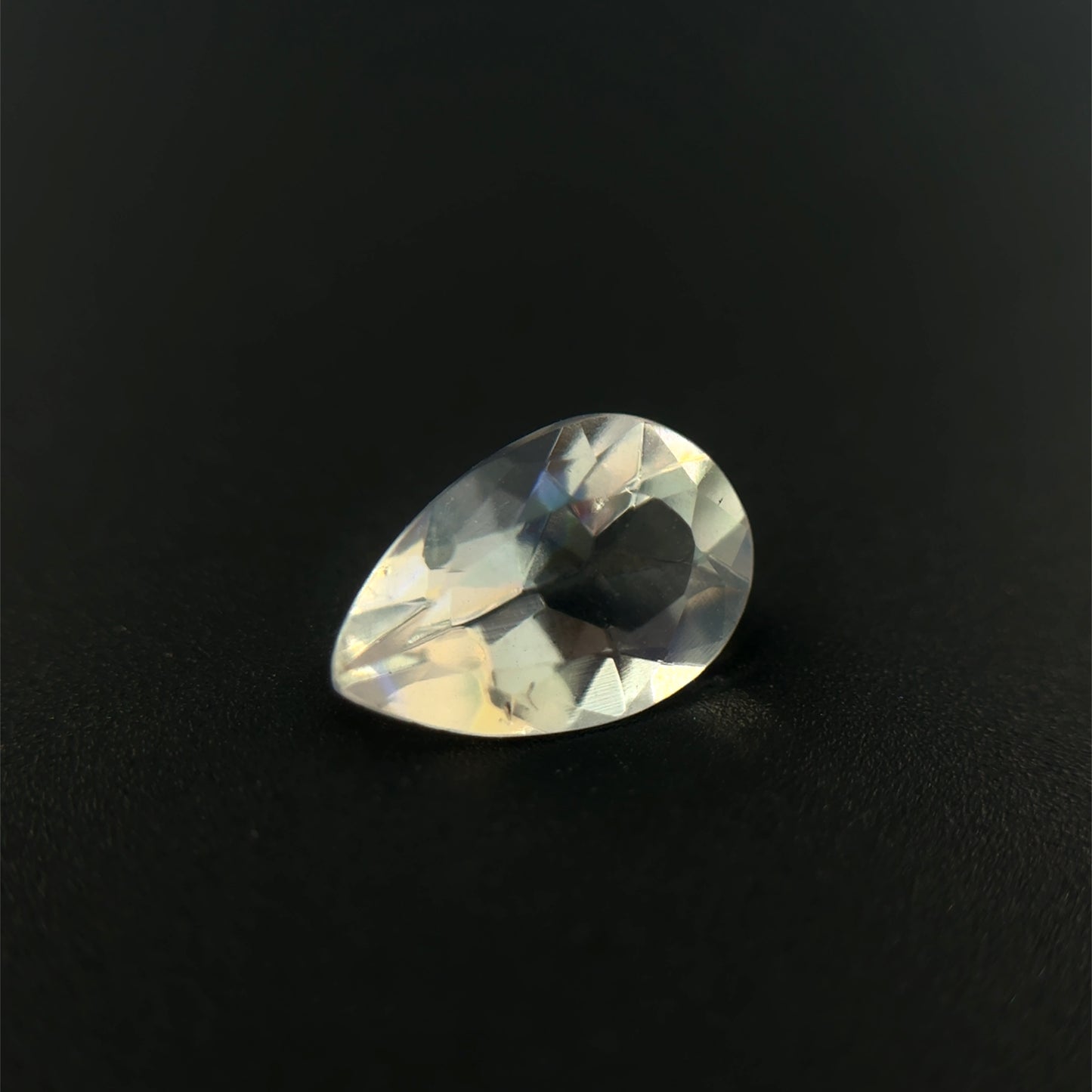 Rainbow Moonstone, Weiß, Tropfen, 1,07 ct