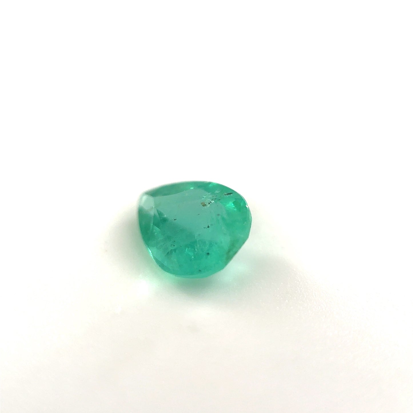 Smaragd, Grün, Tropfen, 0,90 ct., 7,5x5,8x3,5 mm