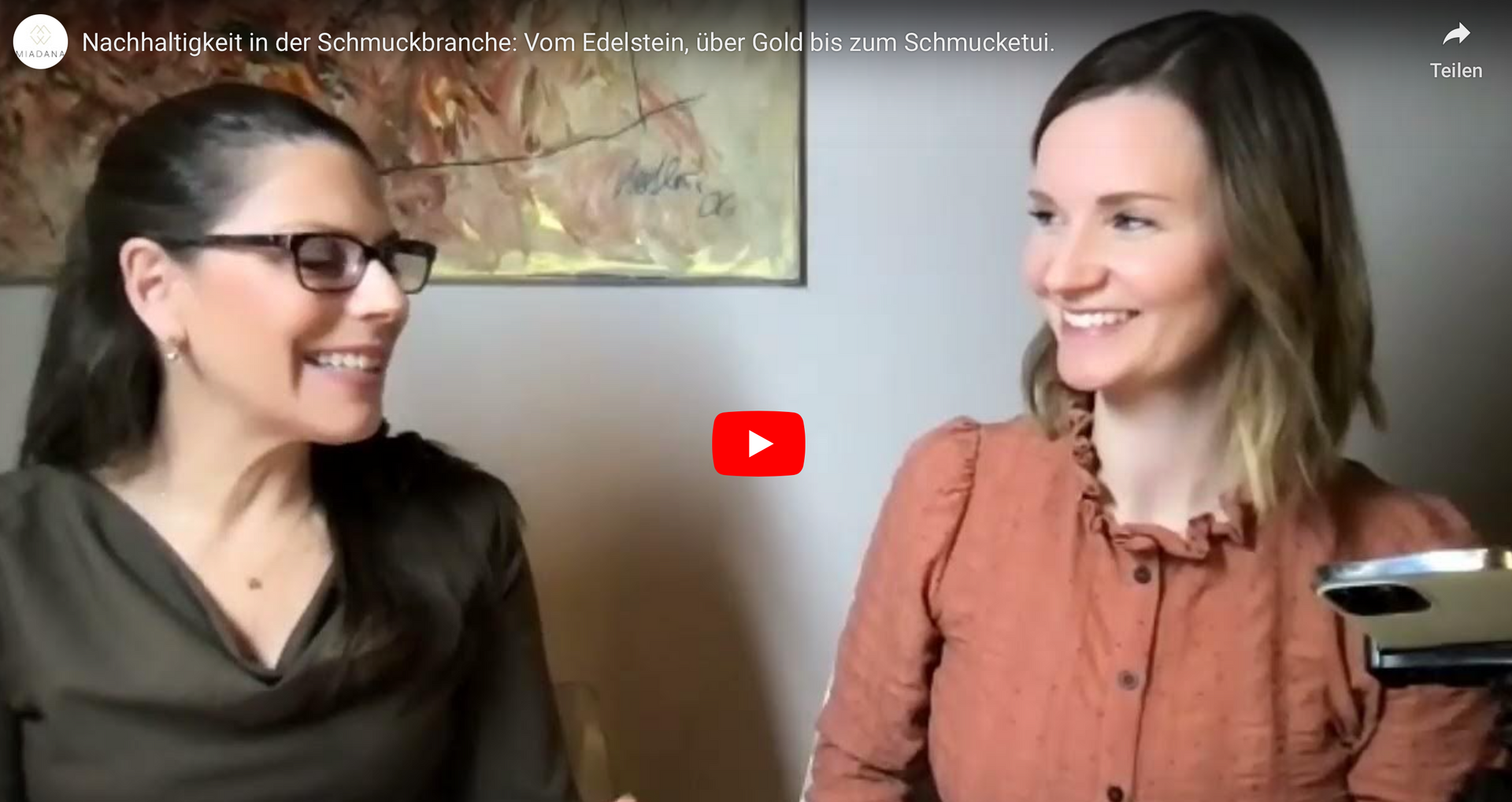 Load video: Sustainability in the jewelry industry: from gemstones to gold to jewelry cases.