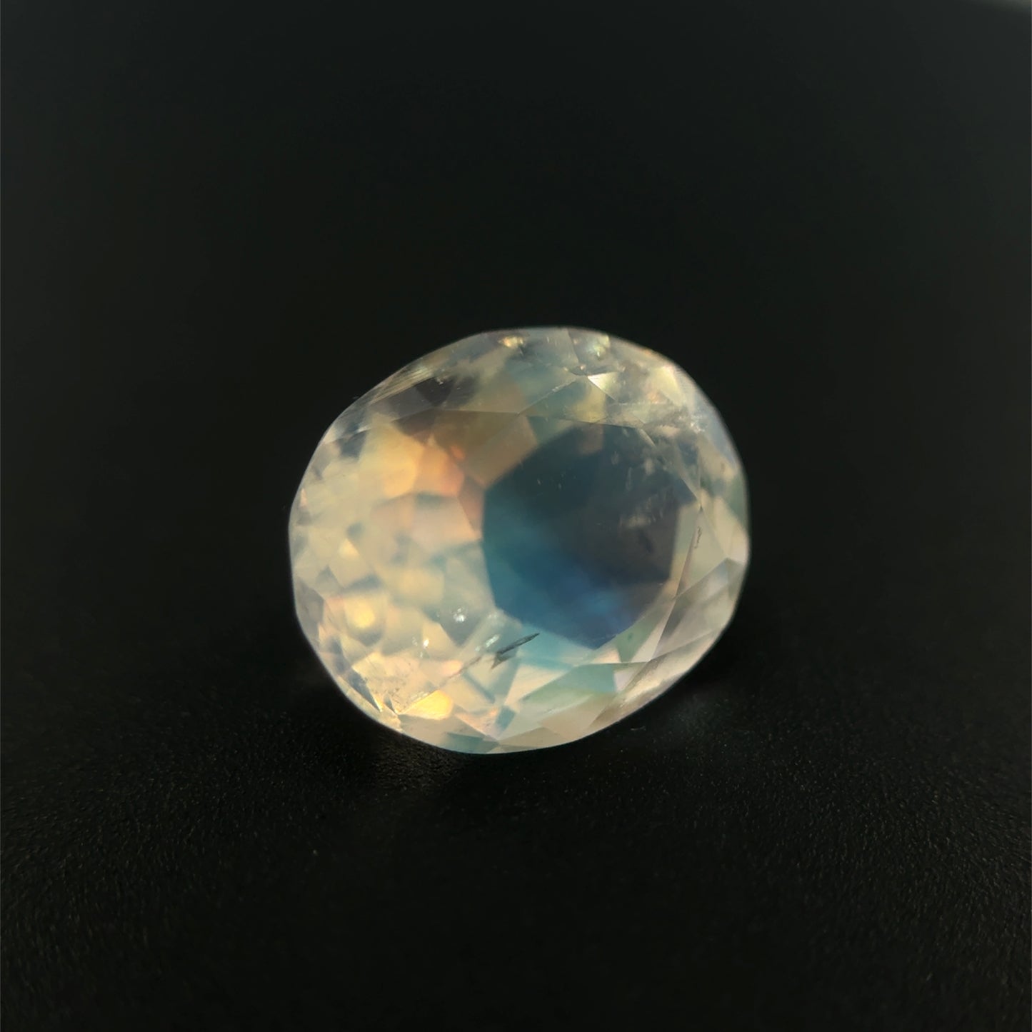 Rainbow Moonstone, Weiß, Oval, 3,47 ct