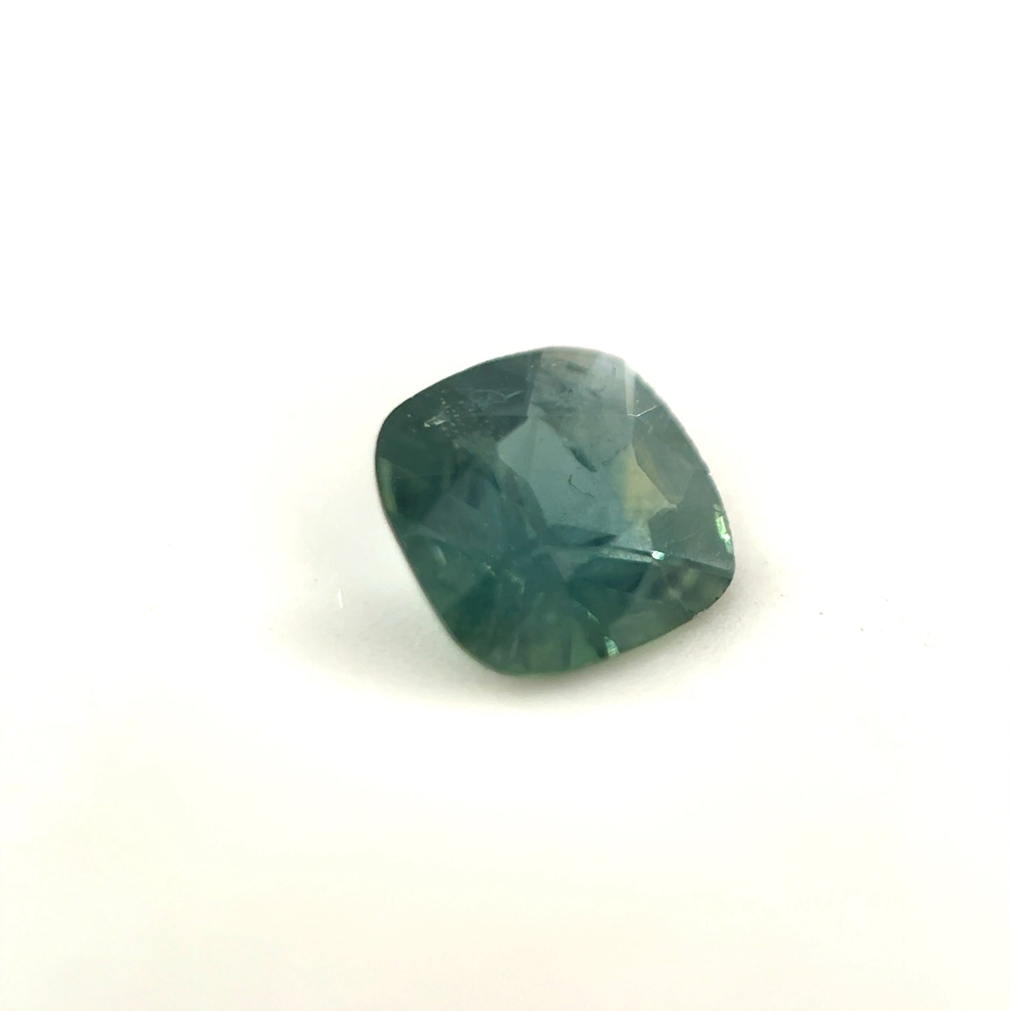 Saphir, Grün, Kissen, 0,39 ct.