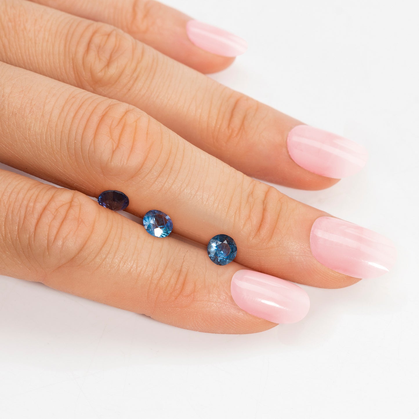 Saphir, Petrol-Blau, Rund, 0,32 ct., 3,8-4,0 mm