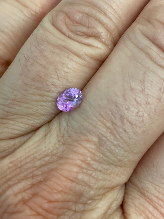 Saphir, Violett, Oval, 0,65 ct., 5,8x4,6x3,2 mm