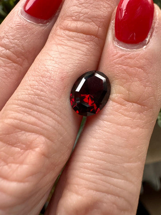 Pyrop, Rot, Oval, 2,76 ct.