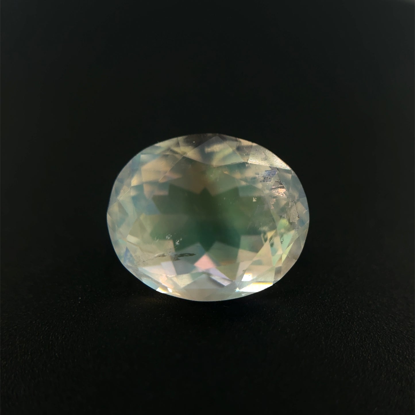 Rainbow Moonstone, Weiß, Oval, 3,47 ct