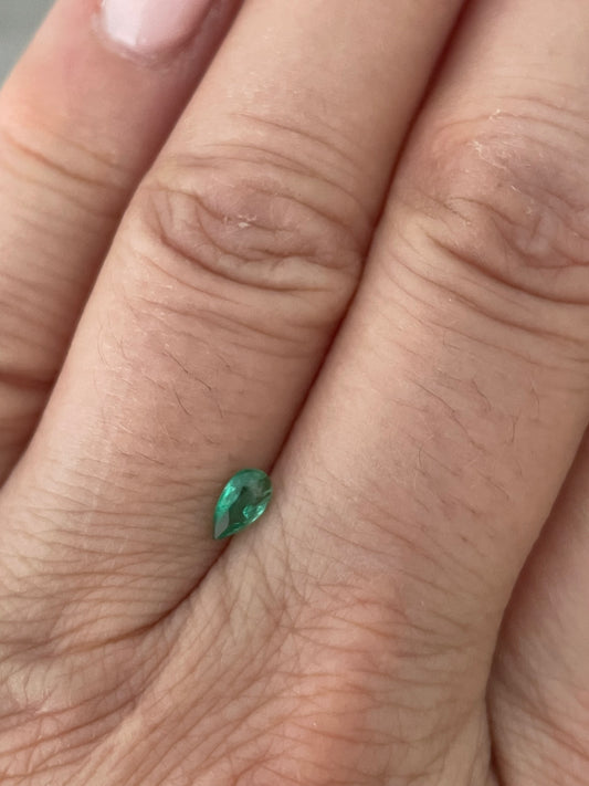 Smaragd, Grün, Tropfen, 0,28 ct., 5,9x3,3x2,5 mm