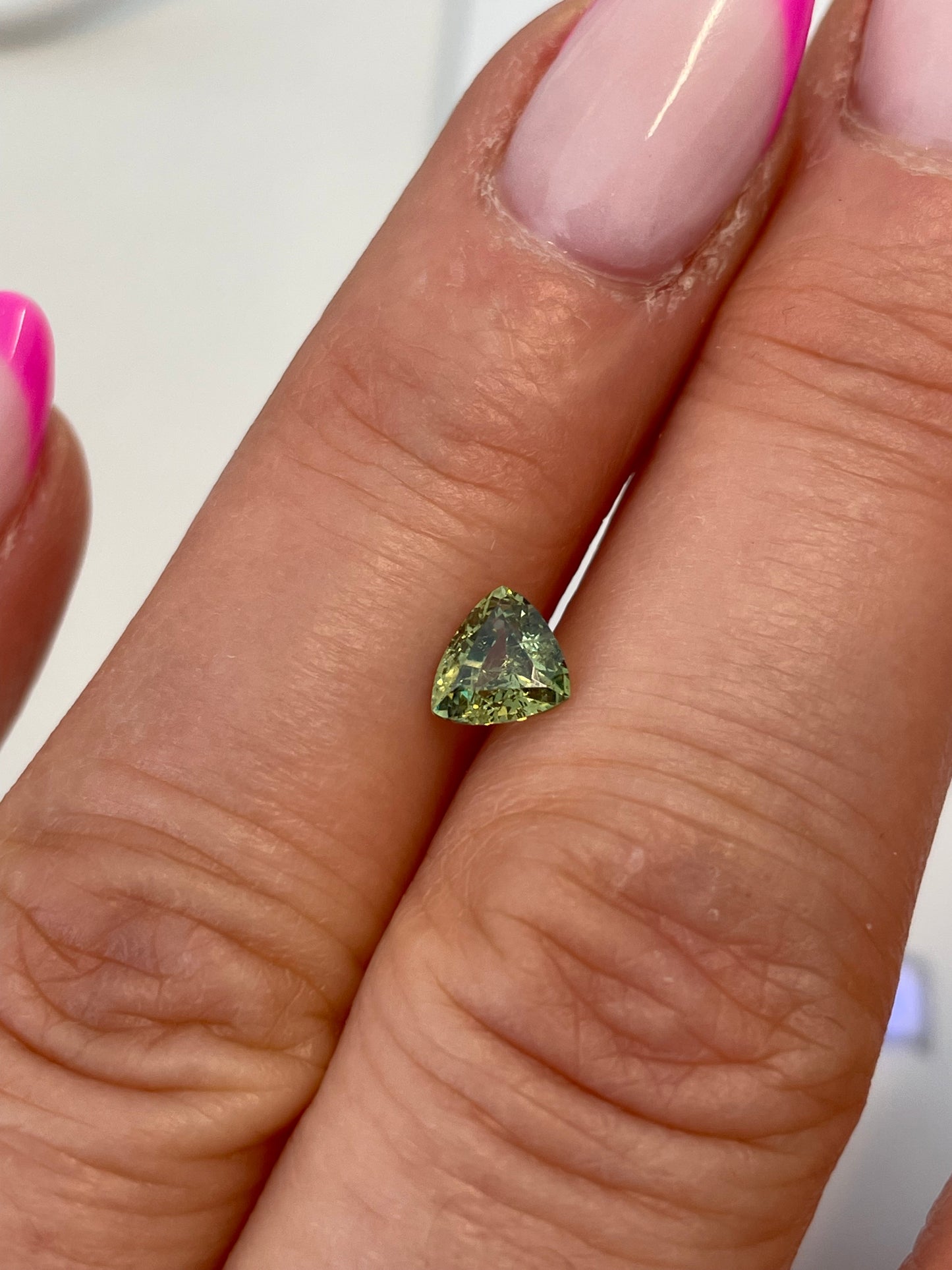 Demantoid, Grün, Trillon, 0,98 ct., 6,0x5,4x3,5 mm