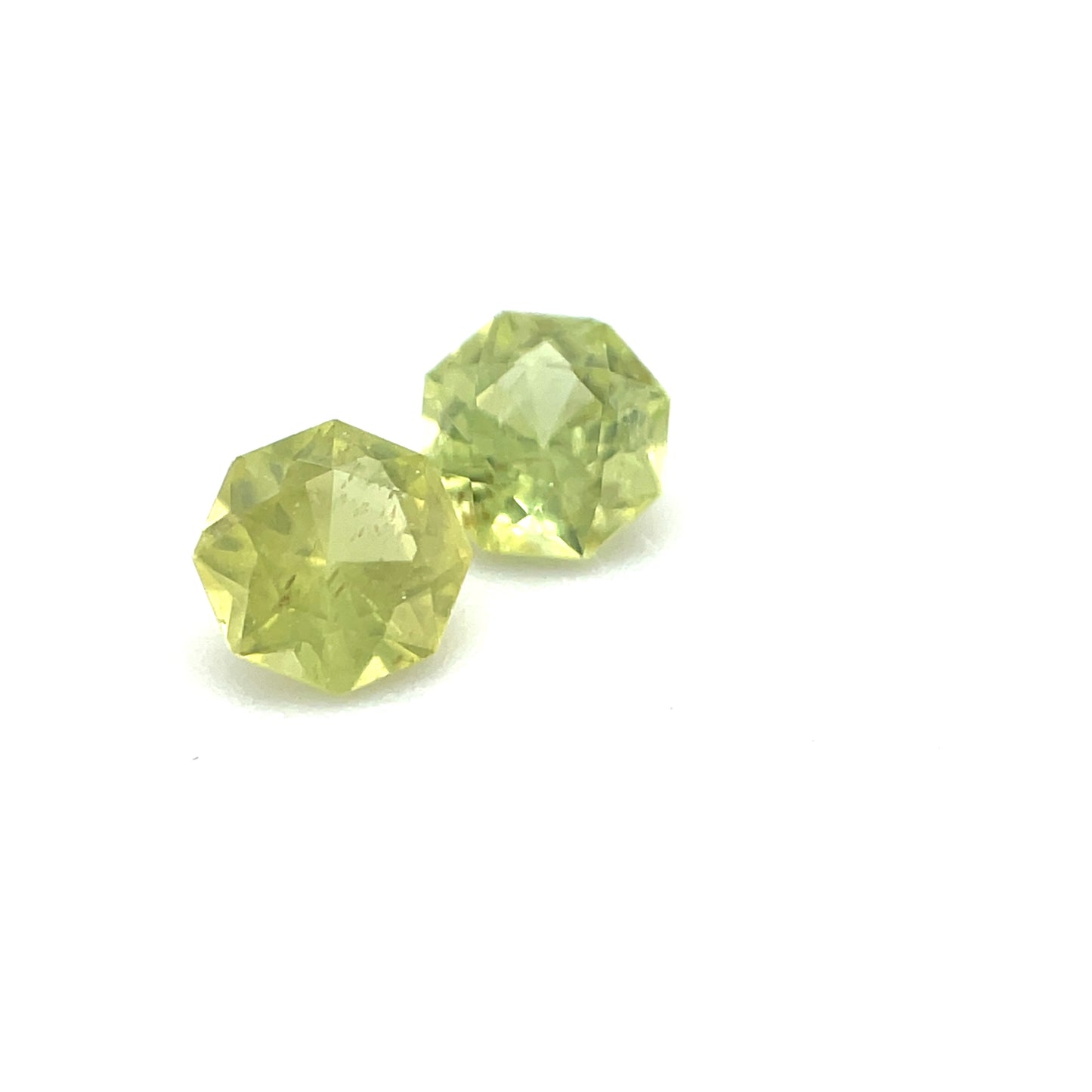 Peridot, Grün, Rund, 0,37 ct., 4,4 mm