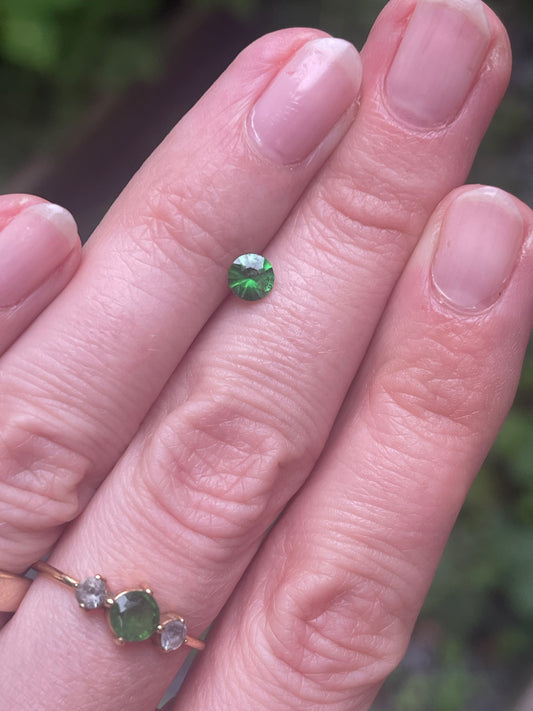Tsavorit, Grün, Rund, 0,41 ct.