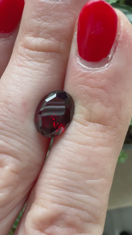 Pyrop, Rot, Oval, 2,76 ct.