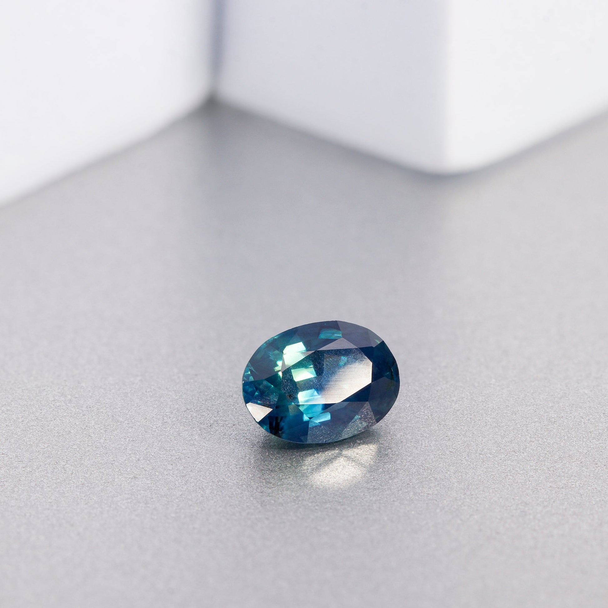 Saphir, Grün, Oval, 1,67 ct.