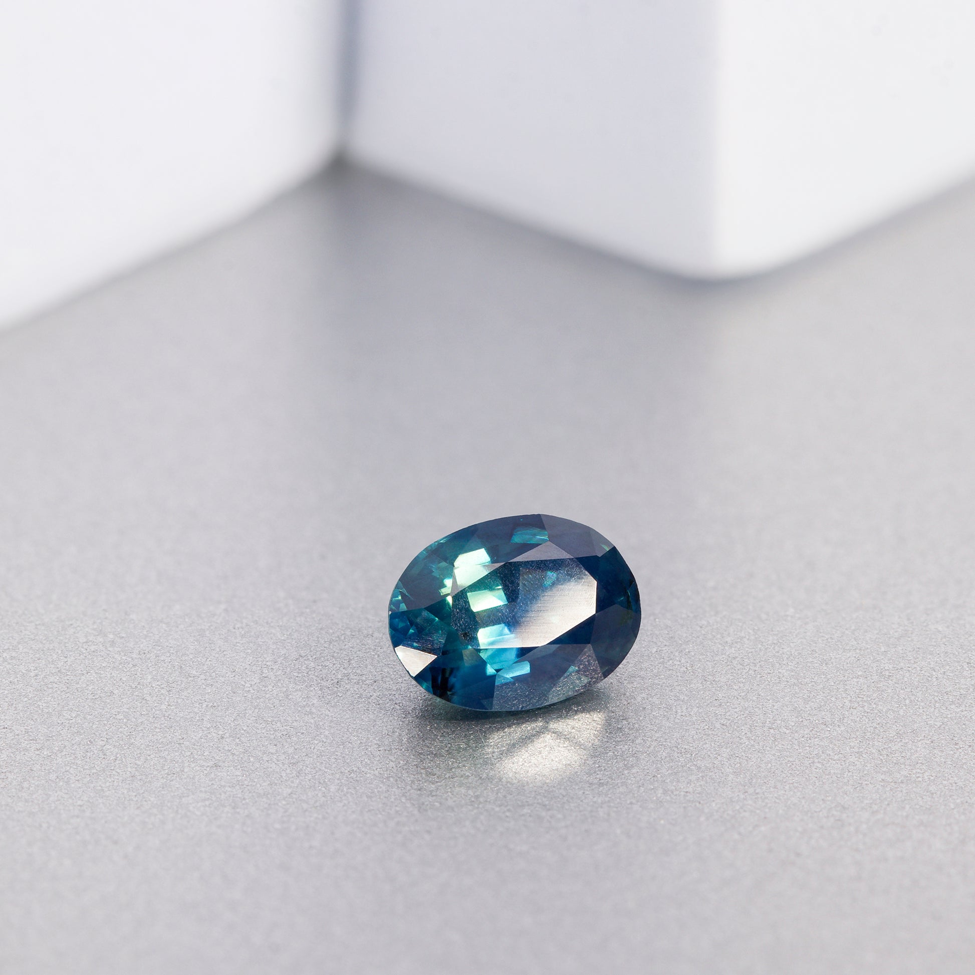 Saphir, Grün, Oval, 1,67 ct.