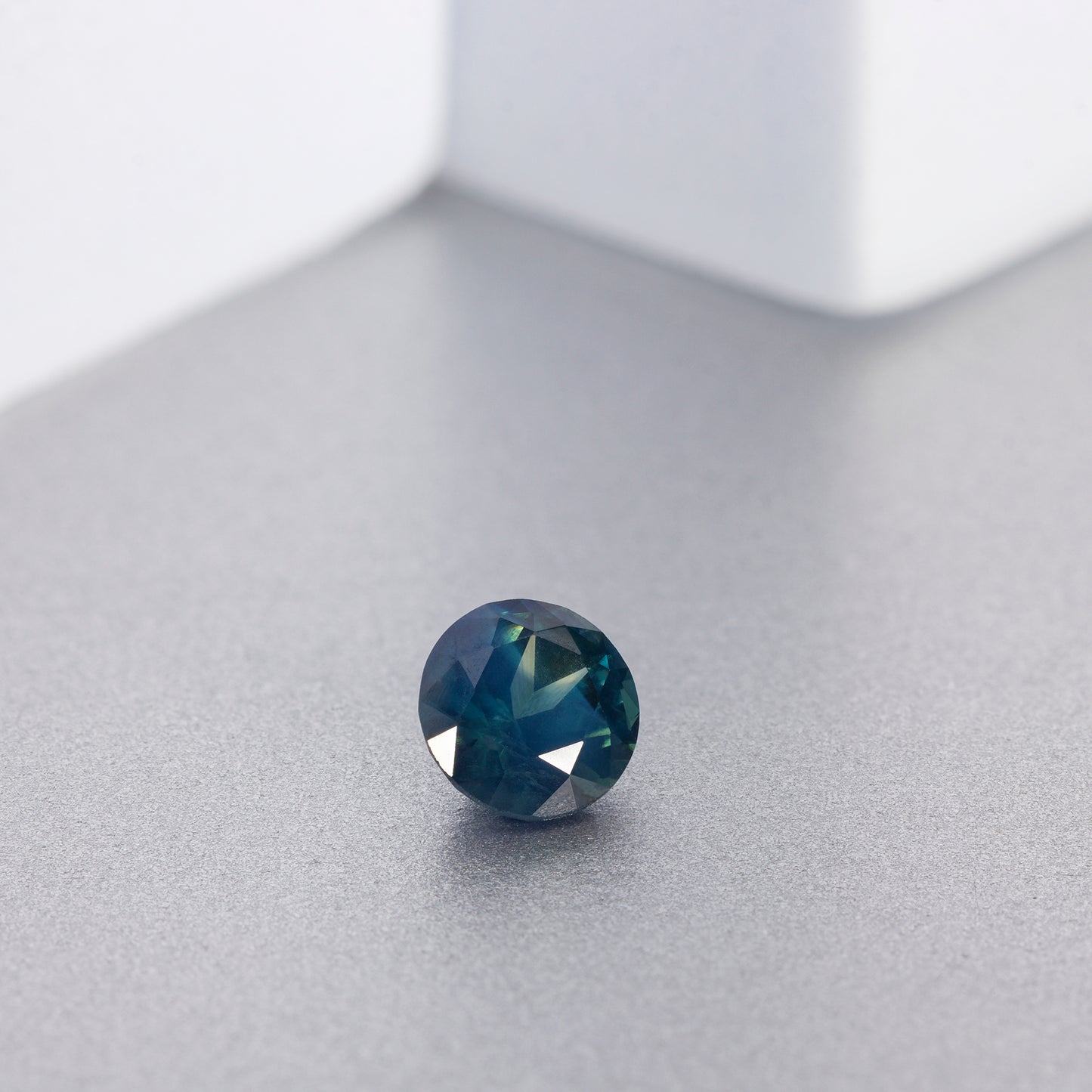 Saphir, Grün, Rund, 1,15 ct.