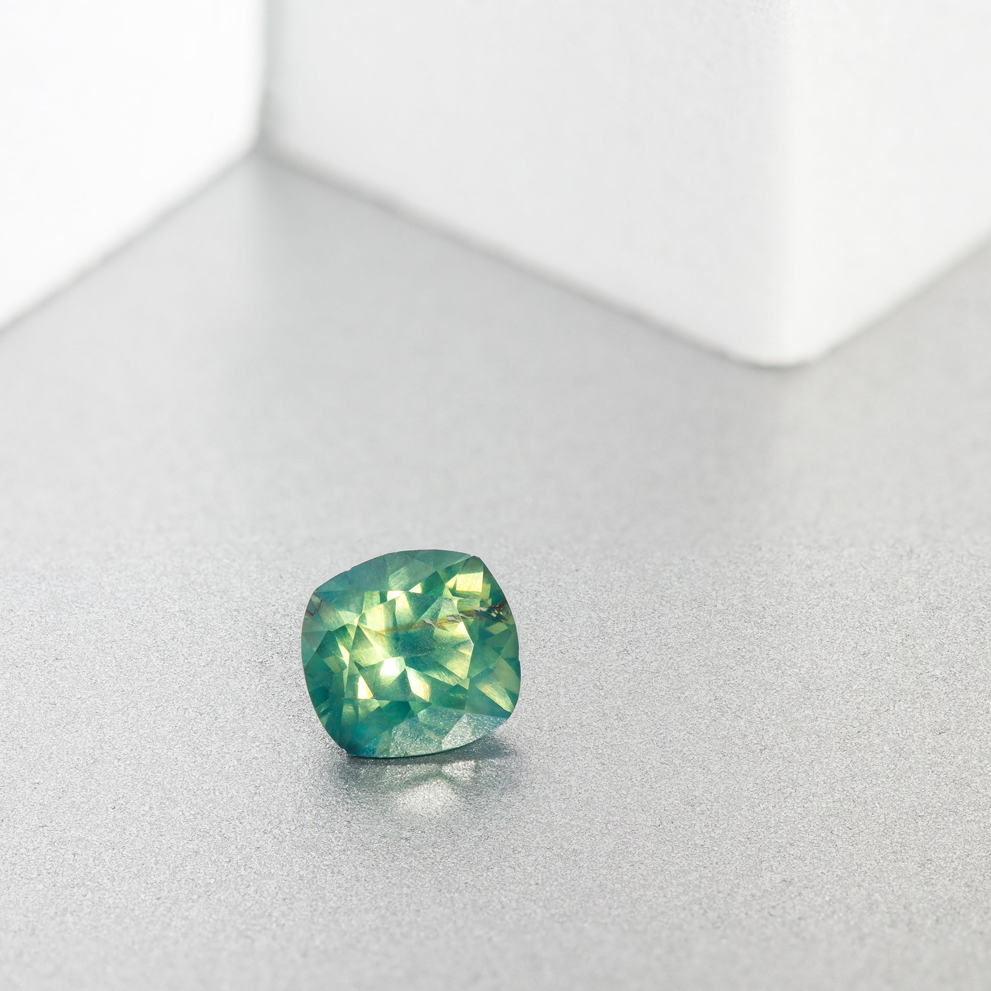 Saphir, Grün, Kissen, 1,11 ct., 5,6x5,9 mm