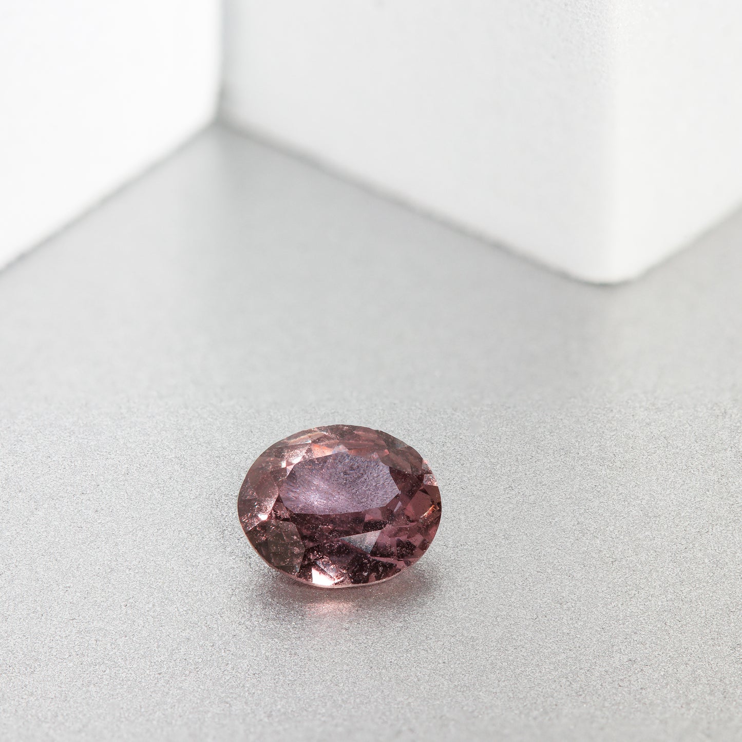 Saphir, Pink, Oval, 1,31 ct.