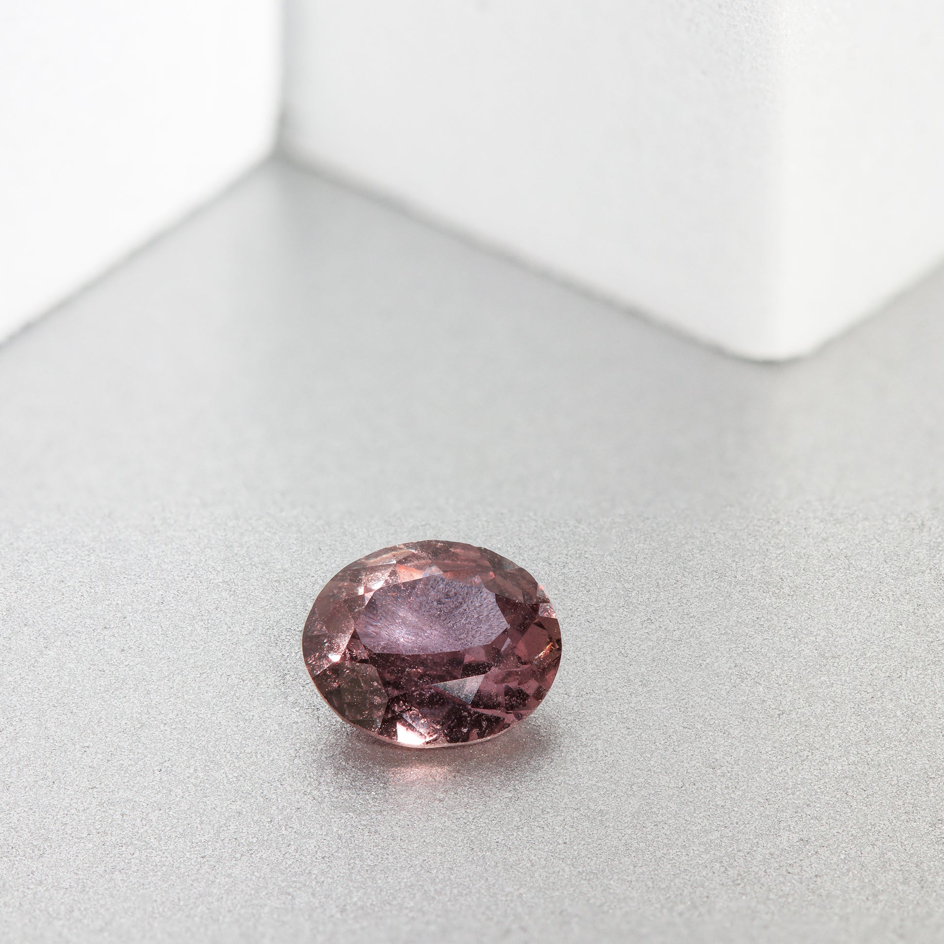 Saphir, Pink, Oval, 1,31 ct.