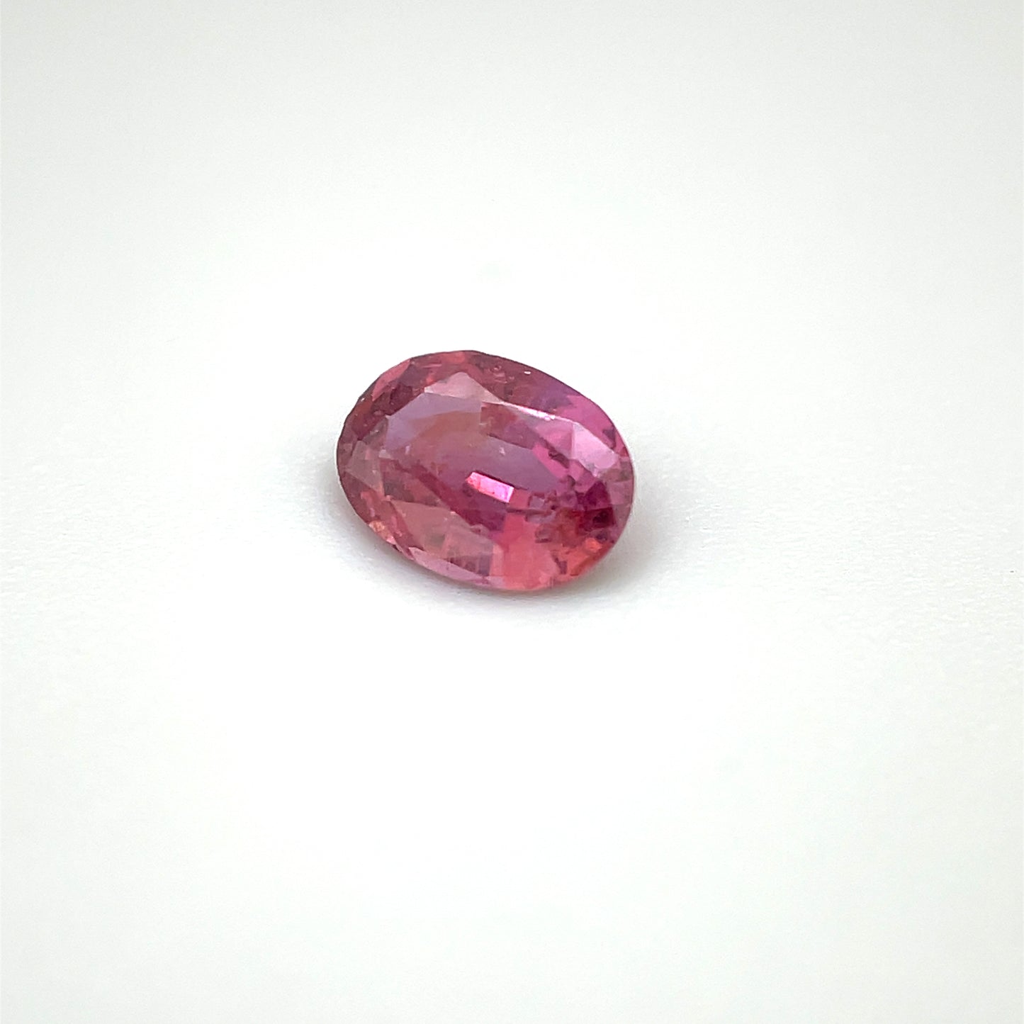 Saphir, Violett, Oval, 0,49 ct., 5,6x4,1x2,5 mm