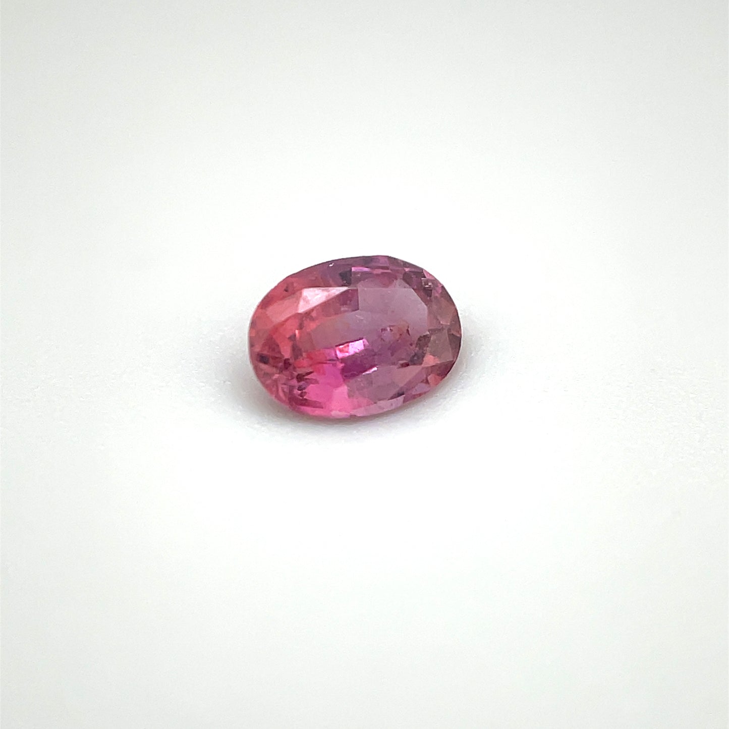 Saphir, Violett, Oval, 0,49 ct., 5,6x4,1x2,5 mm