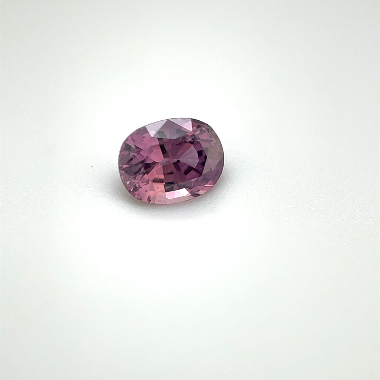 Saphir, Violett, Oval, 0,55 ct., 5,3x4,1x3,0