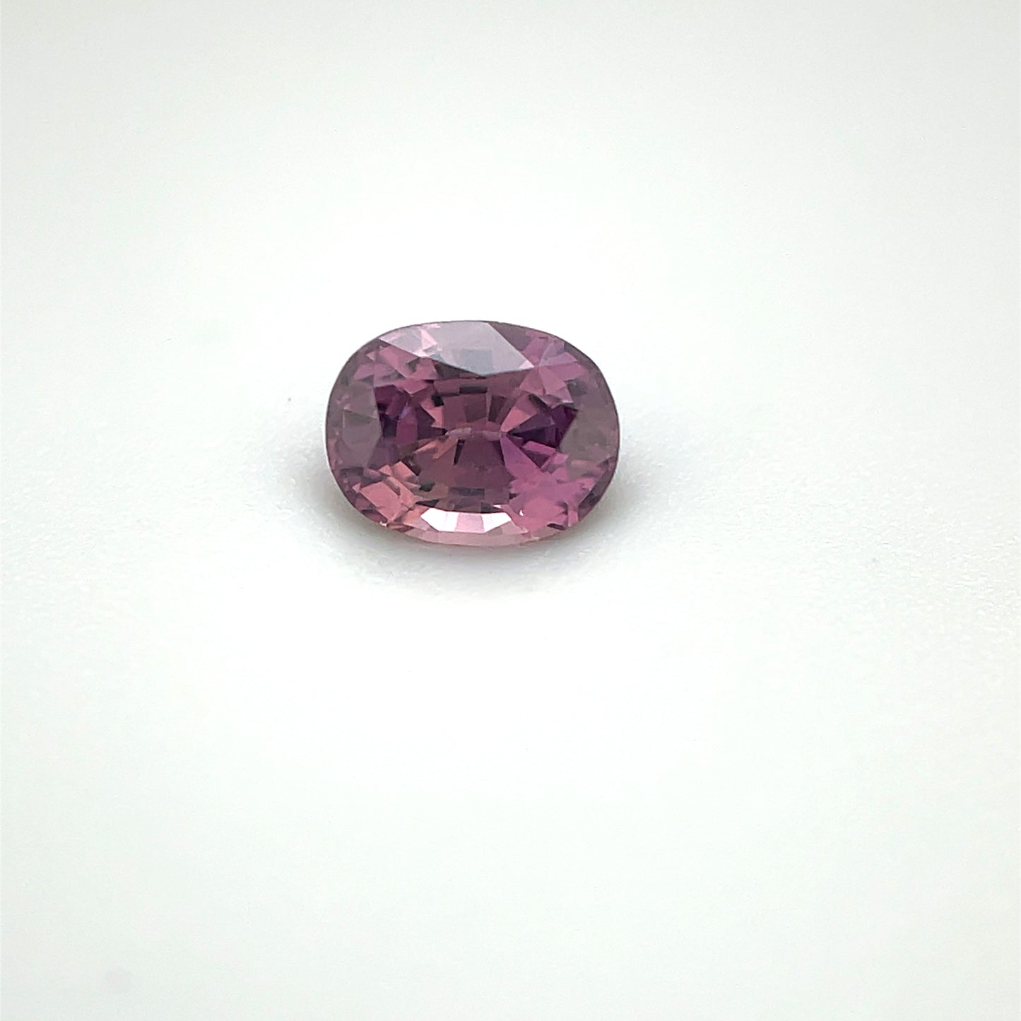 Saphir, Violett, Oval, 0,55 ct., 5,3x4,1x3,0