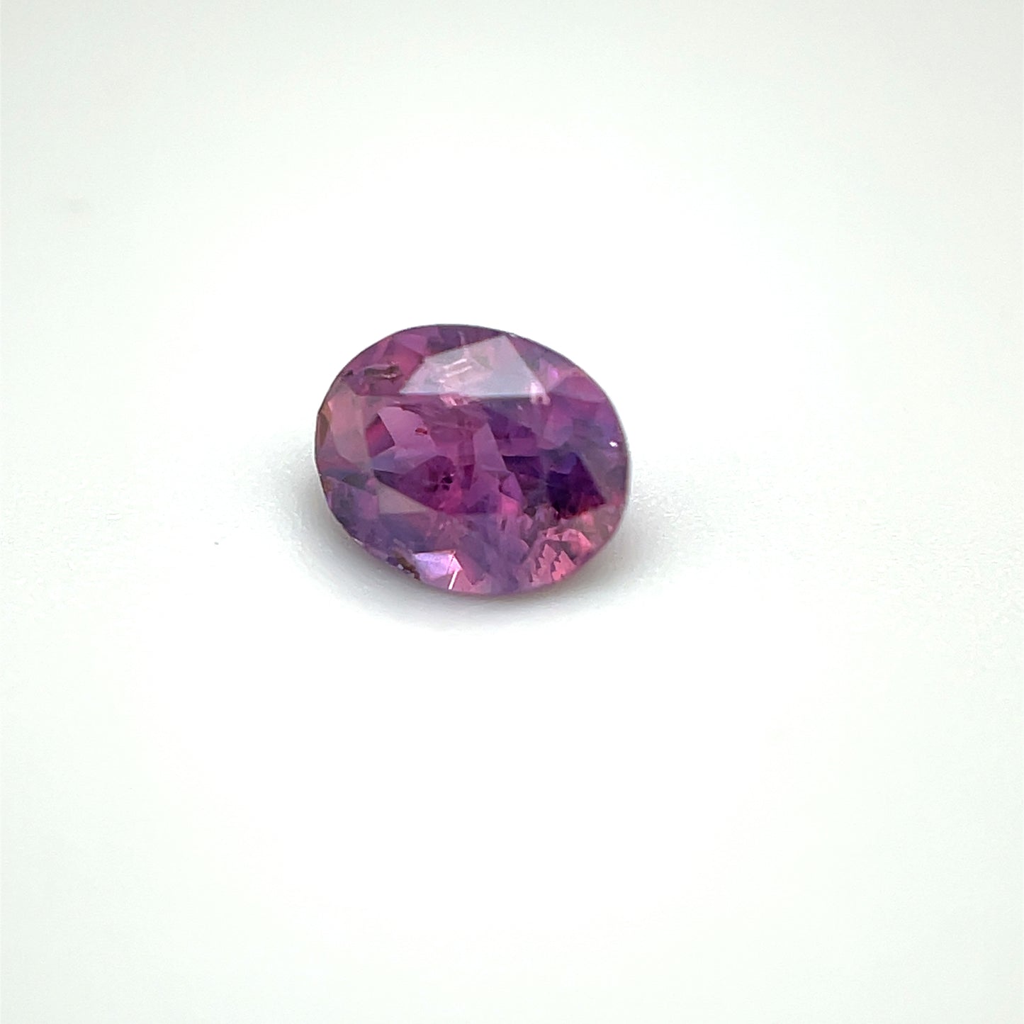 Saphir, Violett, Oval, 0,73 ct., 5,9x4,7x3,2 mm